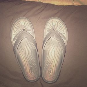 Crocs flops Sz 8 women’s  Sz 6 men’s